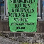 Transpi für Kurd*innen in Luzern aufgehängt